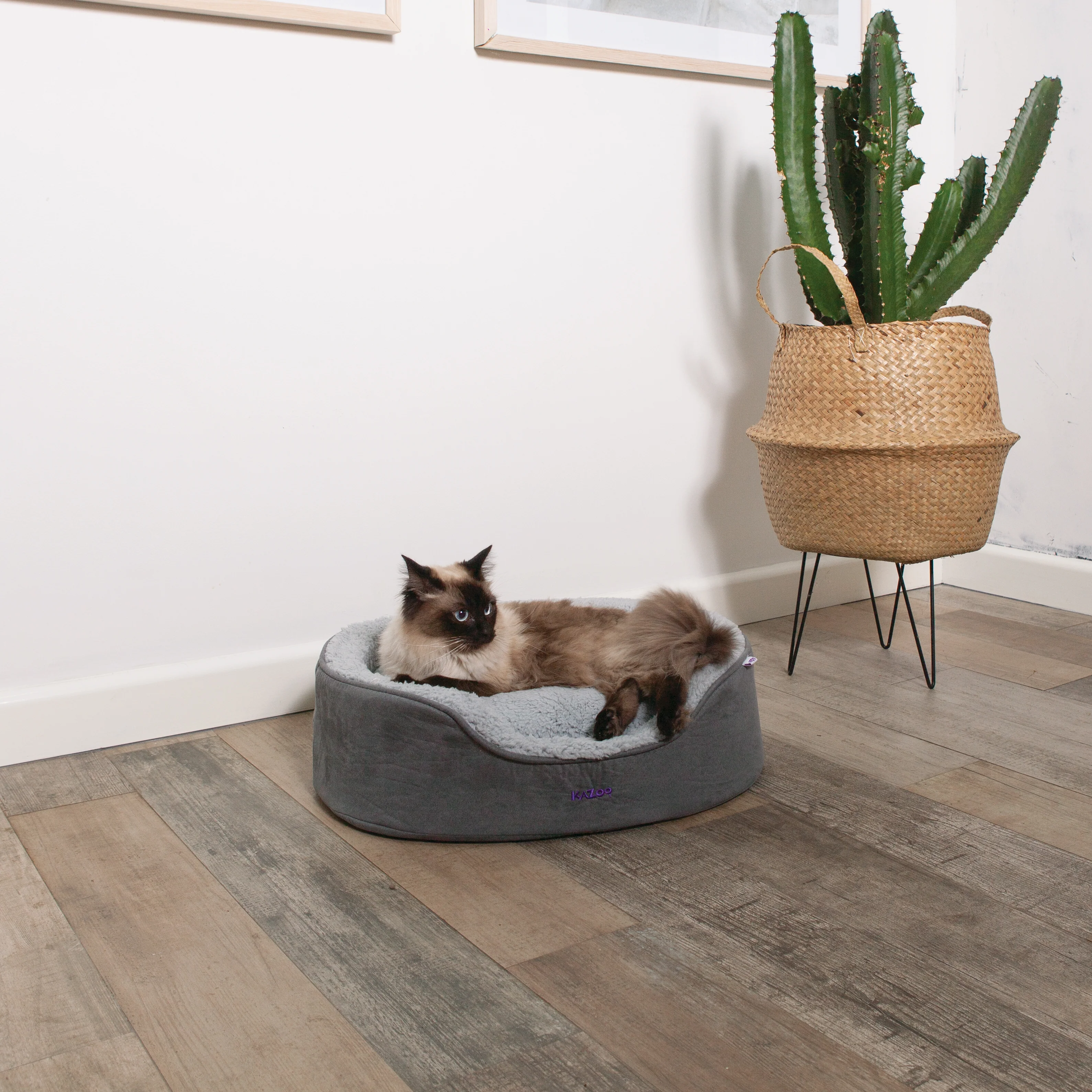 Manhattan Bed - Grey & White - Cat - Image 4